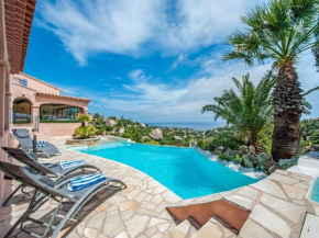 Luxurious Villa in Les Issambres with Jacuzzi and Sauna